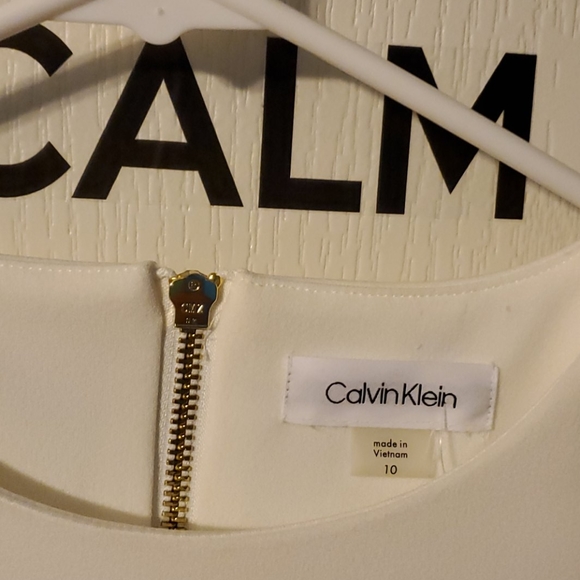 Calvin Klein w/gold buttons fitted cream - Picture 3 of 5